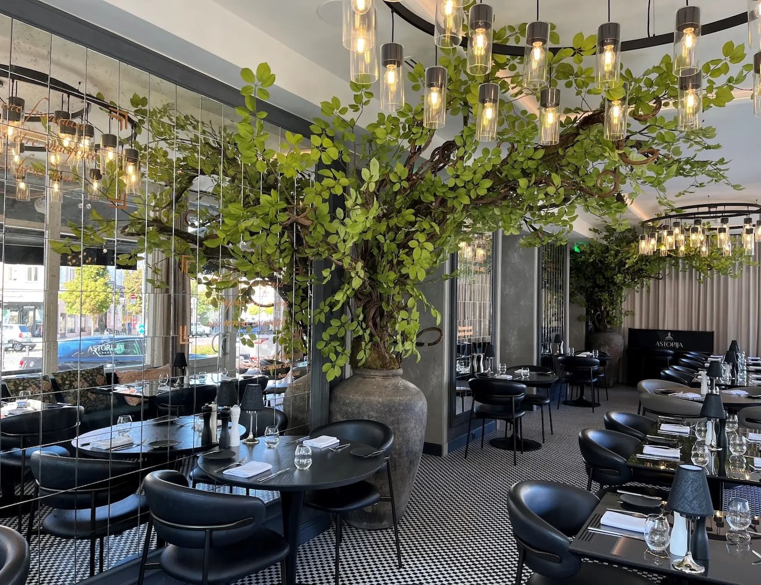 Astorija Brasserie & Bar      